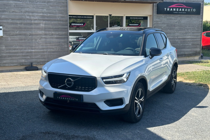 VOLVO XC40