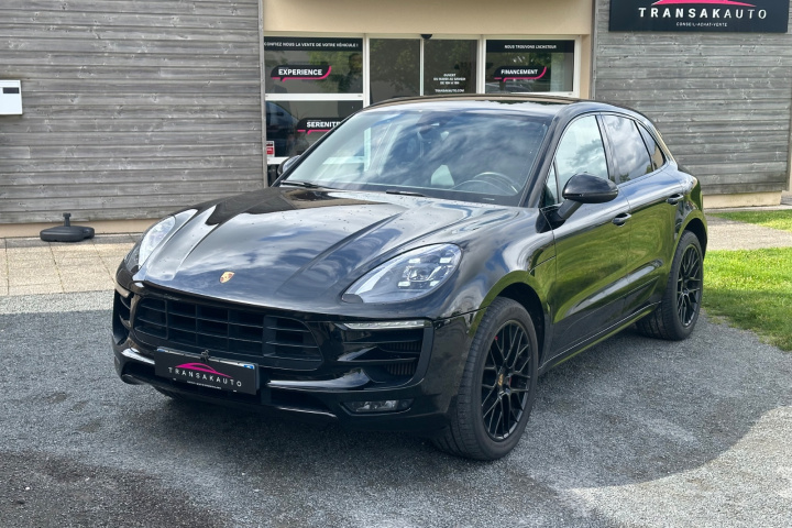 PORSCHE MACAN