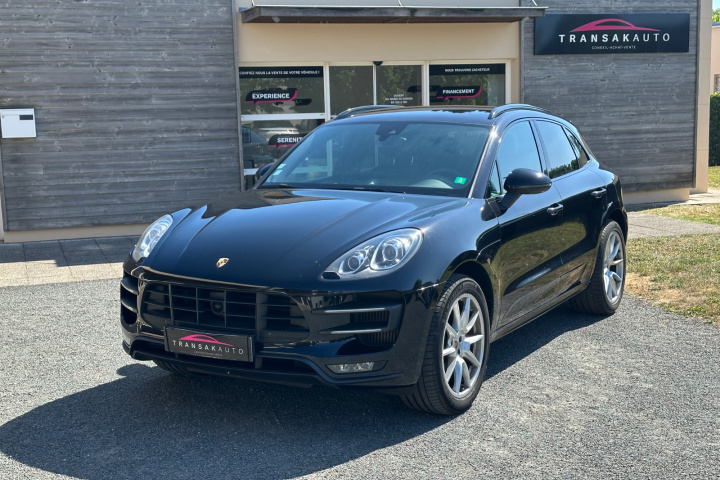 PORSCHE MACAN