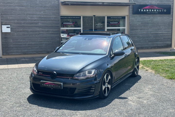 VOLKSWAGEN GOLF